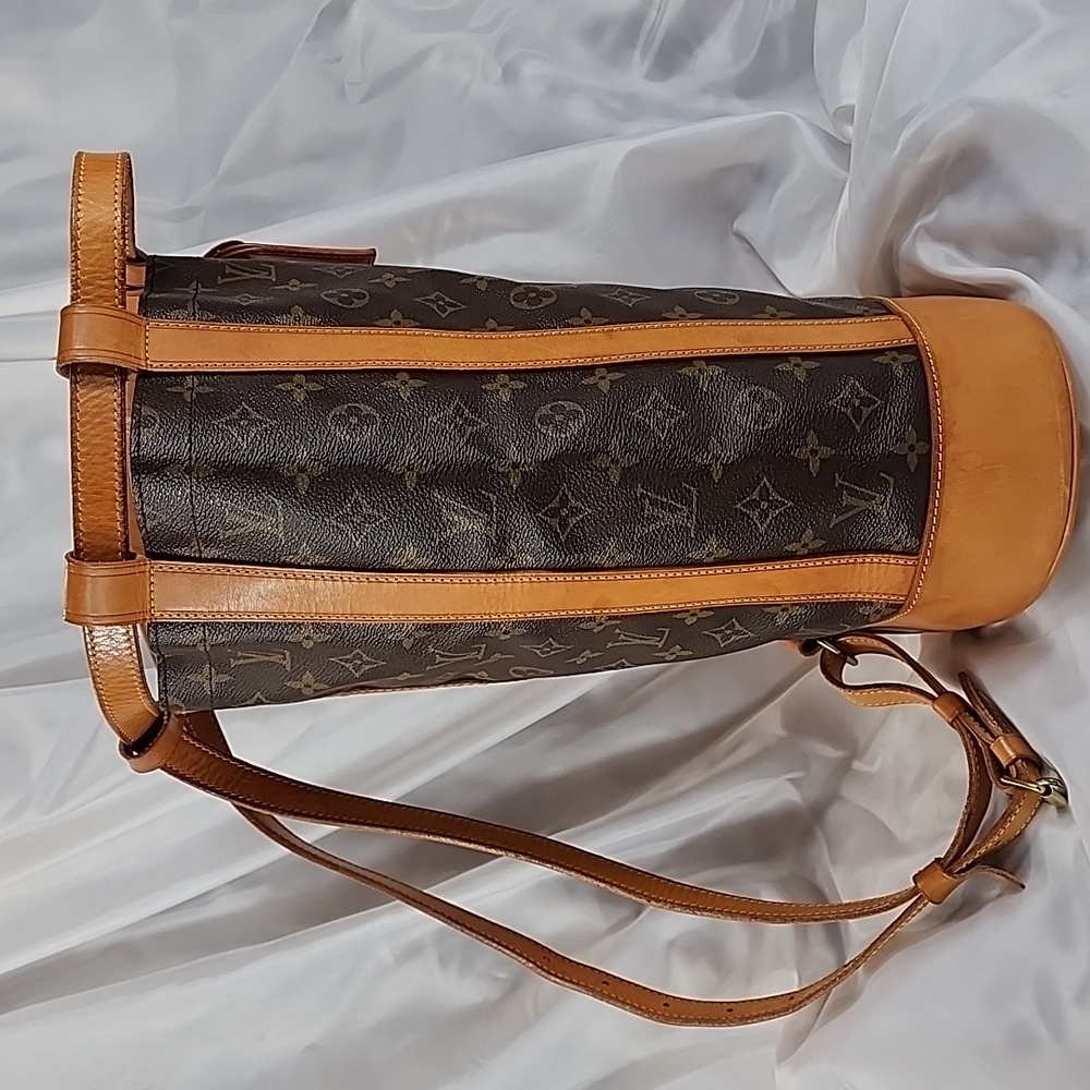 Authentic Louis Vuitton Randonnee Bagpack - Picture 6 of 17